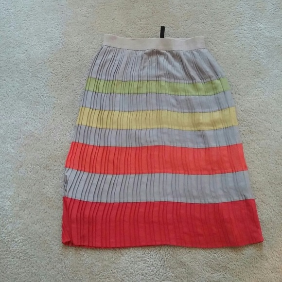 BCBG Maximazria Pleated Skirt - Picture 7 of 7